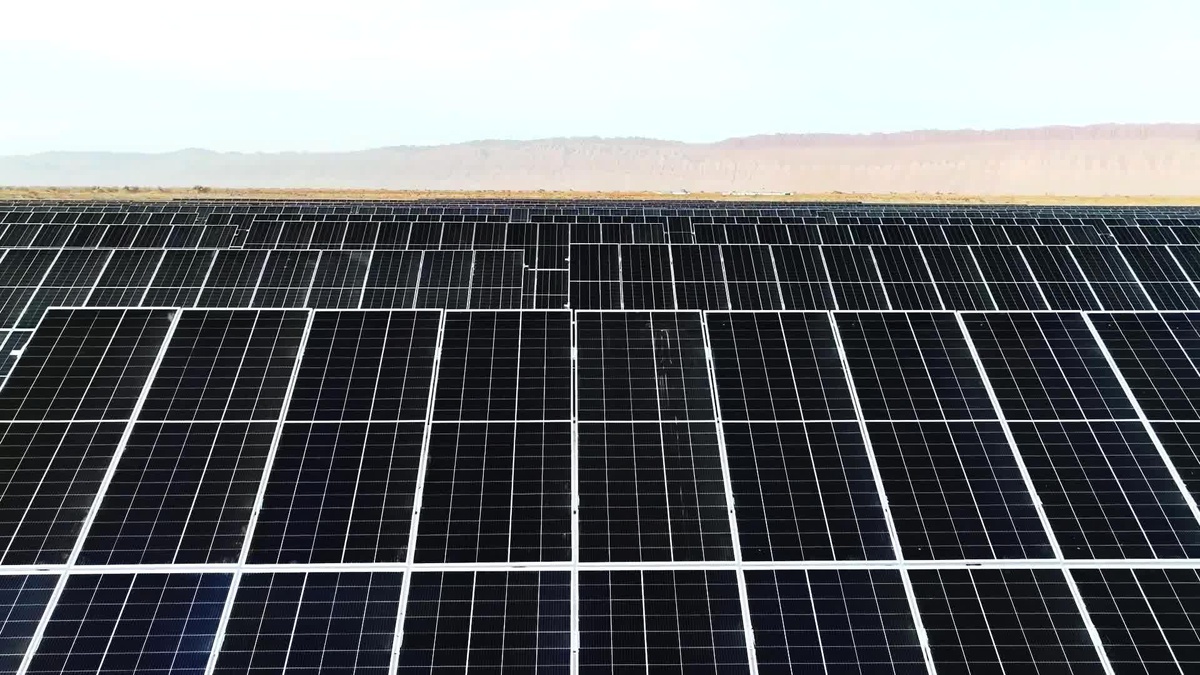 Çin Tarim Petrol Sahası\'ndaki Fotovoltaik Enerji Santralleri Yeşil Elektrik Üretiminde Rekor Kırdı