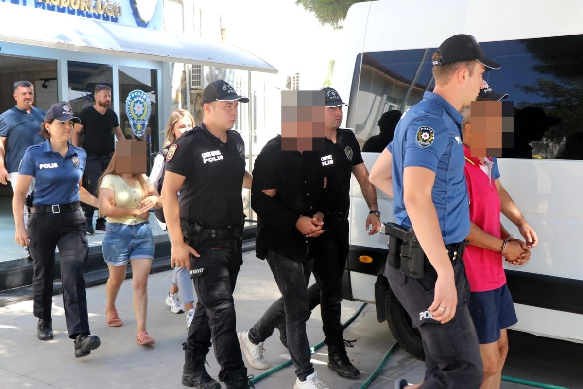Didim\'de 49 düzensiz göçmen yakalandı, 3 organizatör tutuklandı