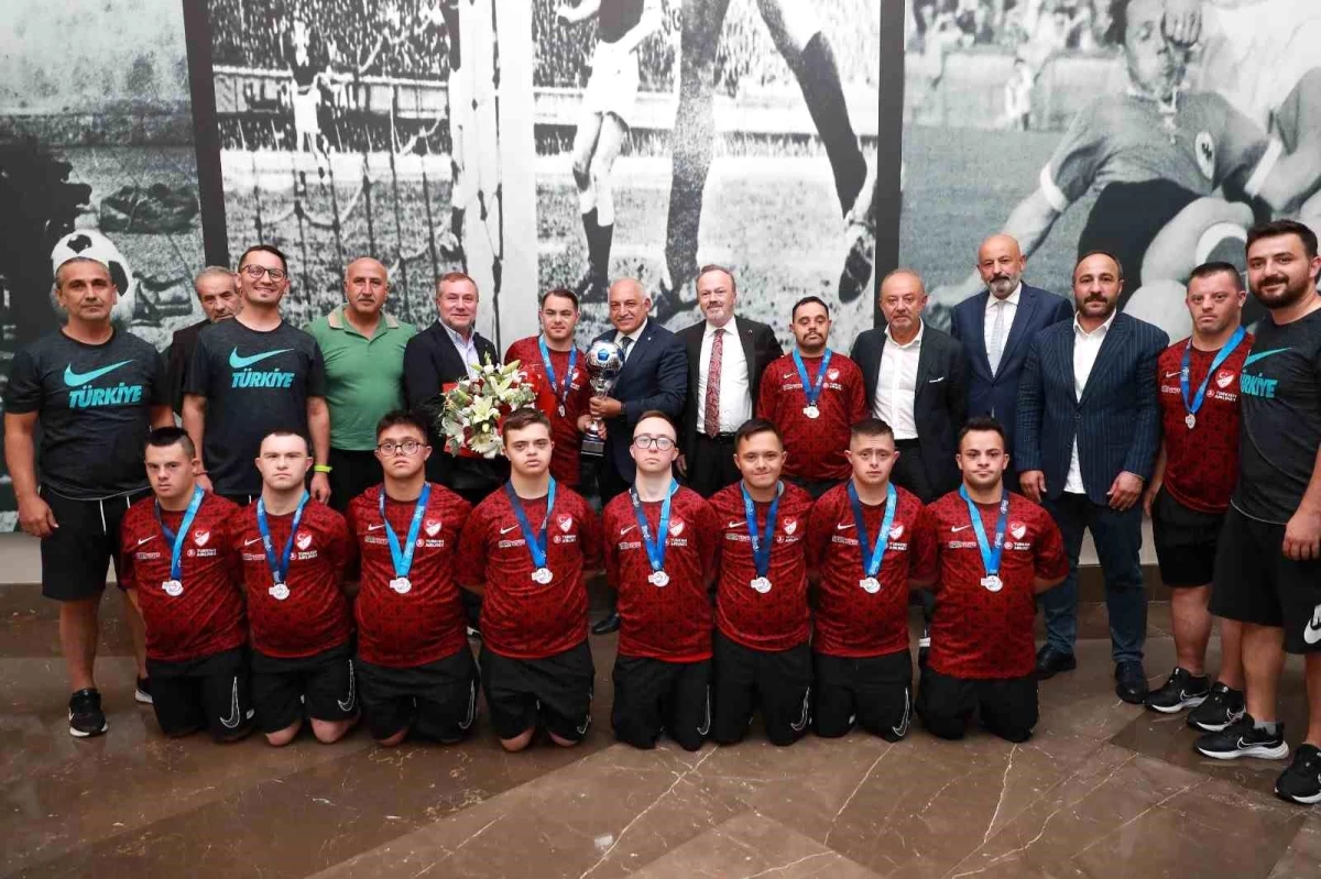 Down Sendromlular Milli Takımı, Avrupa kupasını Başkan Büyükekşi\'ye getirdi