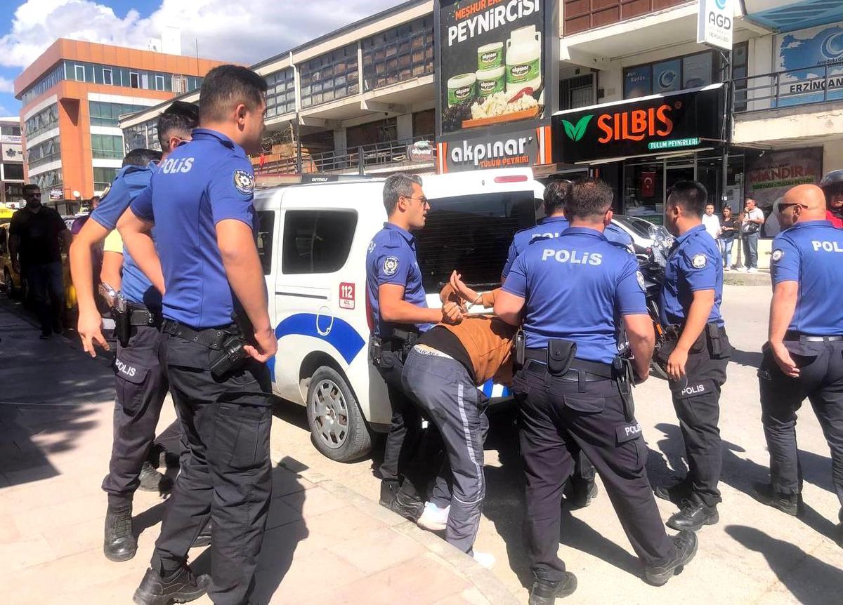 Erzincan\'da polislere mukavemette bulunan 2 kişi orantılı güç kullanılarak gözaltına alındı