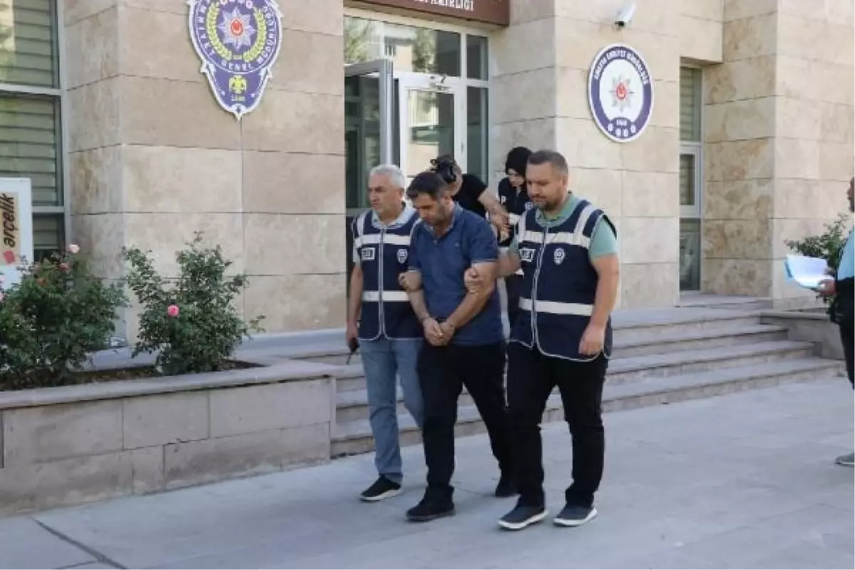 Taksi Şoförü ve Kadın, Yaşlı Adamı Dolandırdı