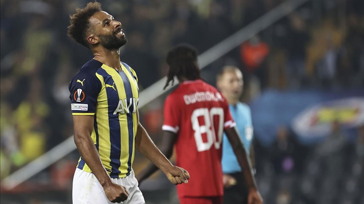 Fenerbahçe\'de istenmeyen Nazım Sangare, yüksek maaşı nedeniyle kulüp bulamıyor