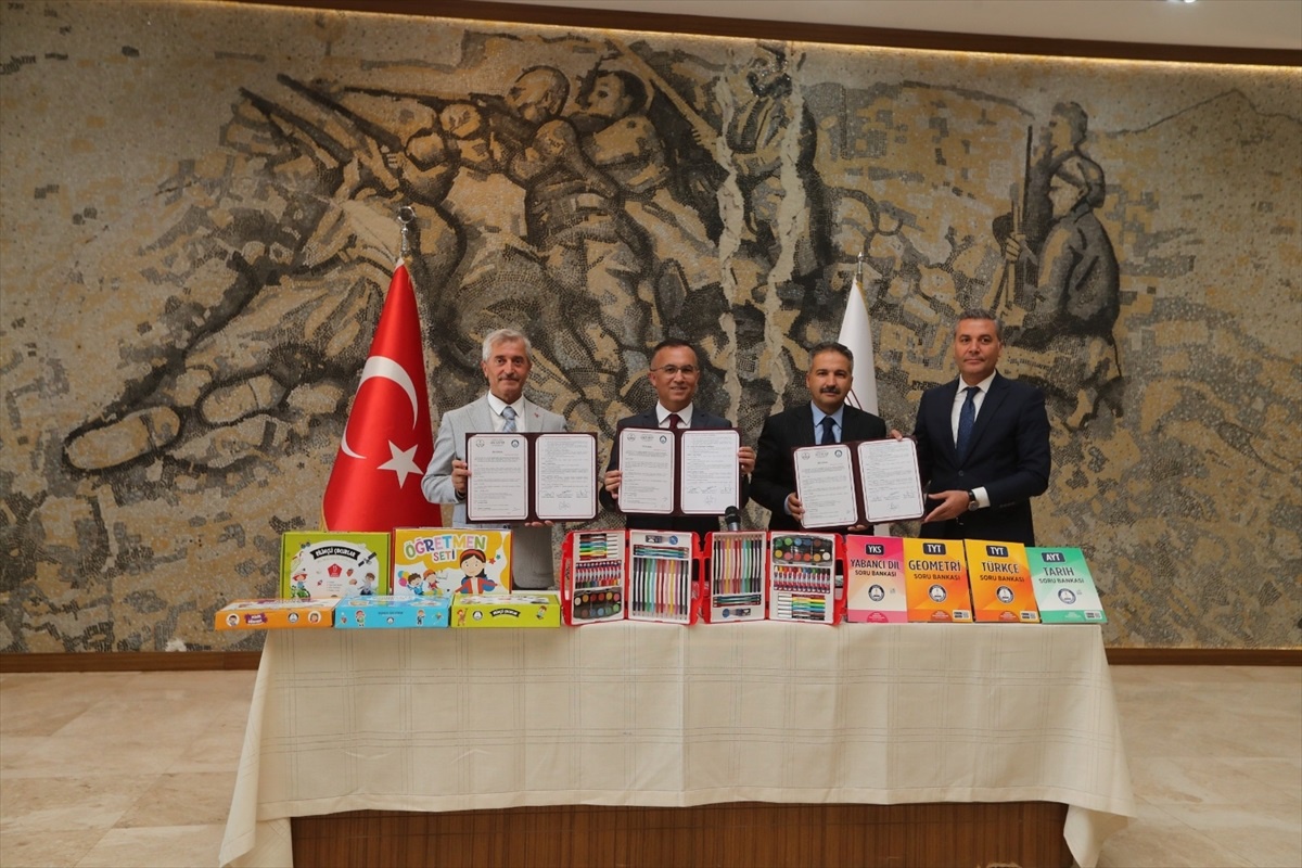 Şahinbey Belediyesi, Gaziantep\'teki öğrencilere 80 milyon liralık kitap ve eğitim seti dağıtacak