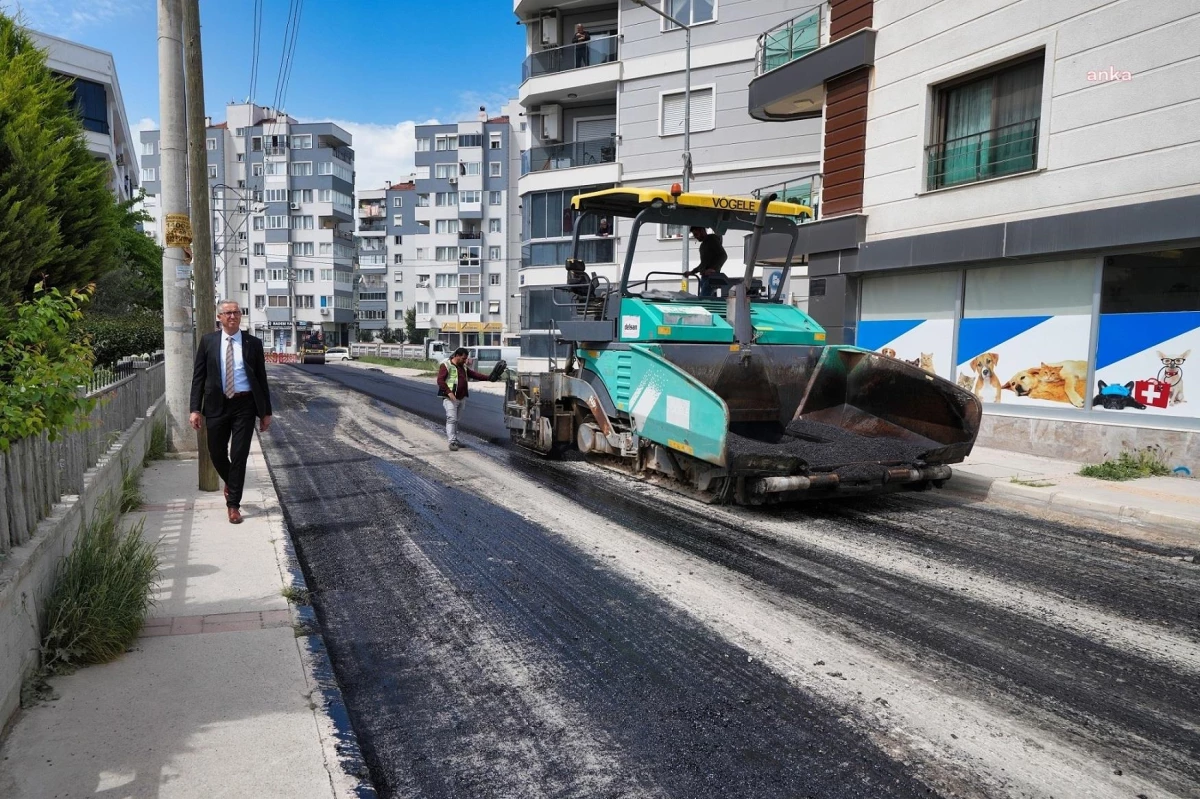 Gaziemir Belediyesi, Yol Bakım ve Onarım Çalışmalarını Sürdürüyor