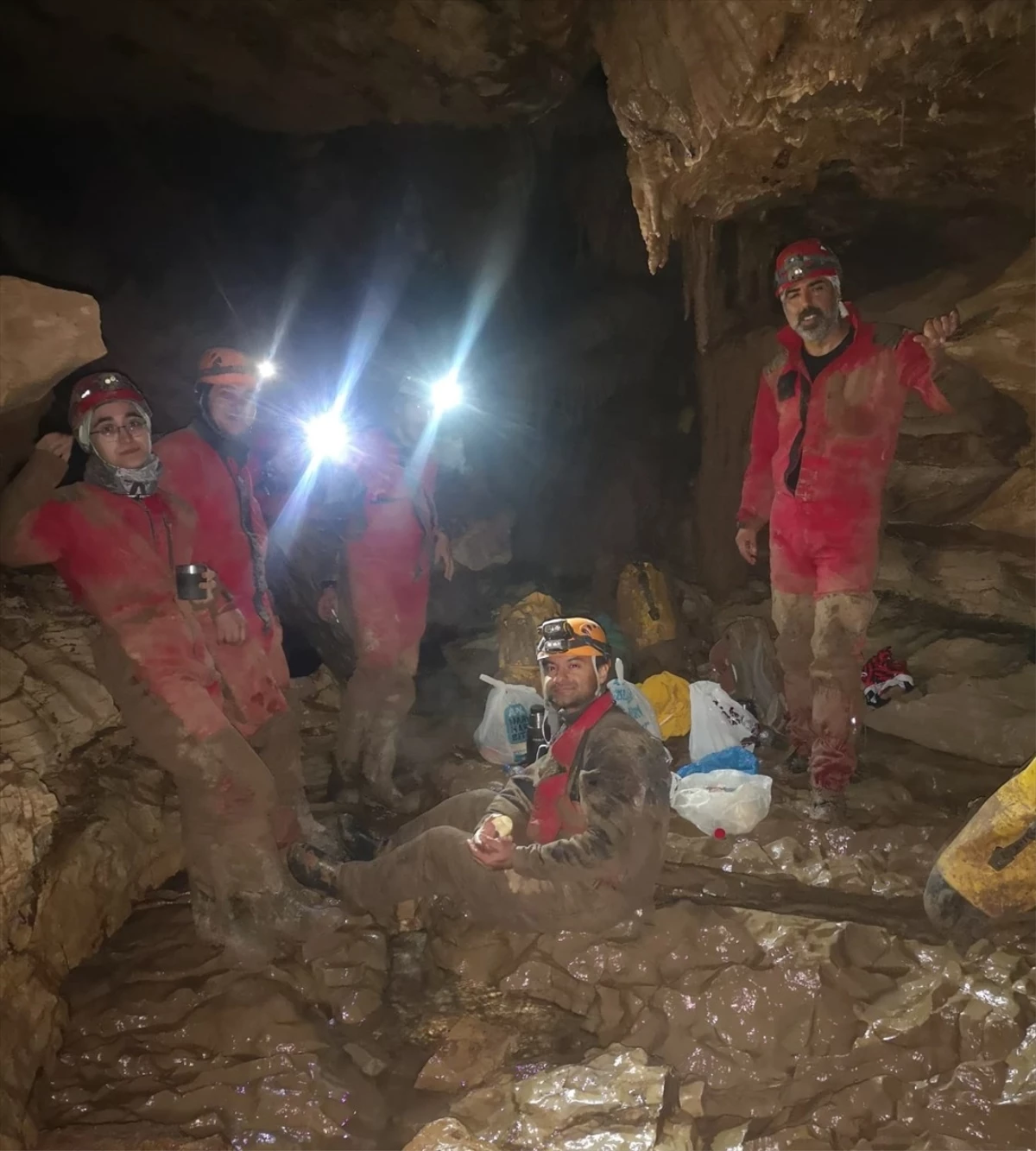 Profesyonel Mağaracılar Hakkari\'deki Mağaralarda Araştırma Yaptı