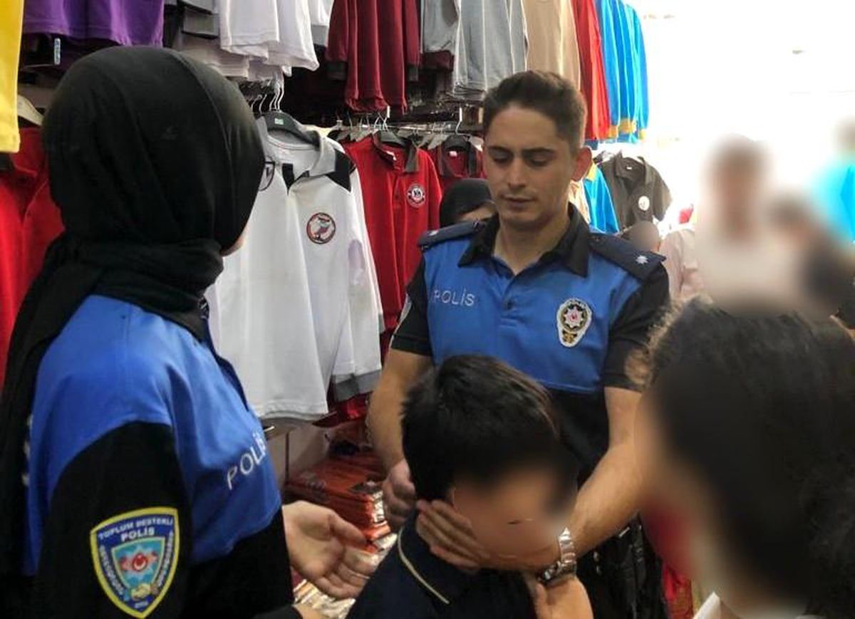 Hakkari Polisi İhtiyaç Sahibi Aileleri Sevindiriyor