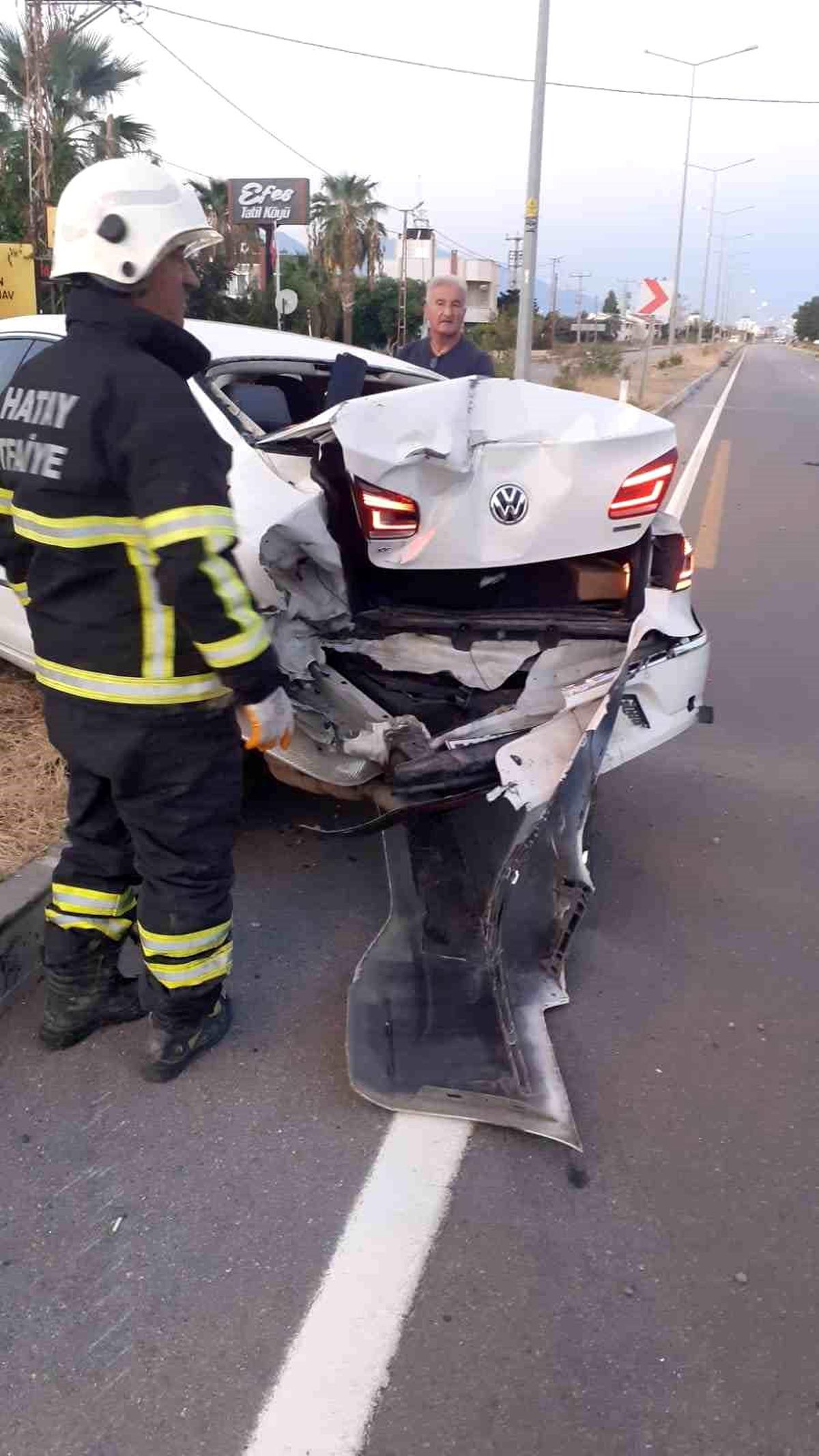 Hatay\'da kamyonet ile otomobilin çarpıştığı kazada 1 kişi yaralandı