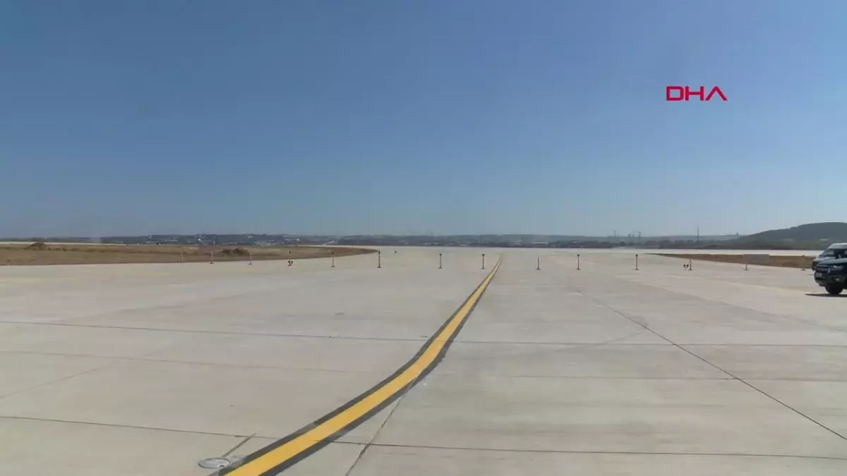 İSTANBUL ? BAKAN URALOĞLU SABİHA GÖKÇEN HAVALİMANI\'NDA İNCELEMELERDE BULUNDU