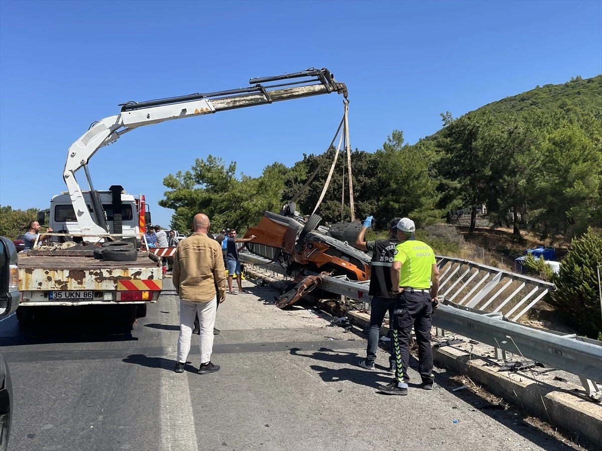 İzmir-Çeşme Otoyolu\'nda Kaza: Bir Sürücü Hayatını Kaybetti