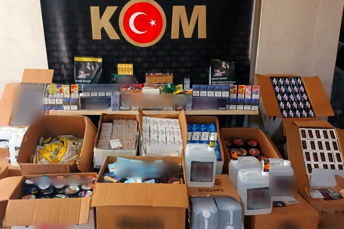 İzmir\'de 12 Kaçakçılık Operasyonunda Çok Sayıda Kaçak Ürün Ele Geçirildi