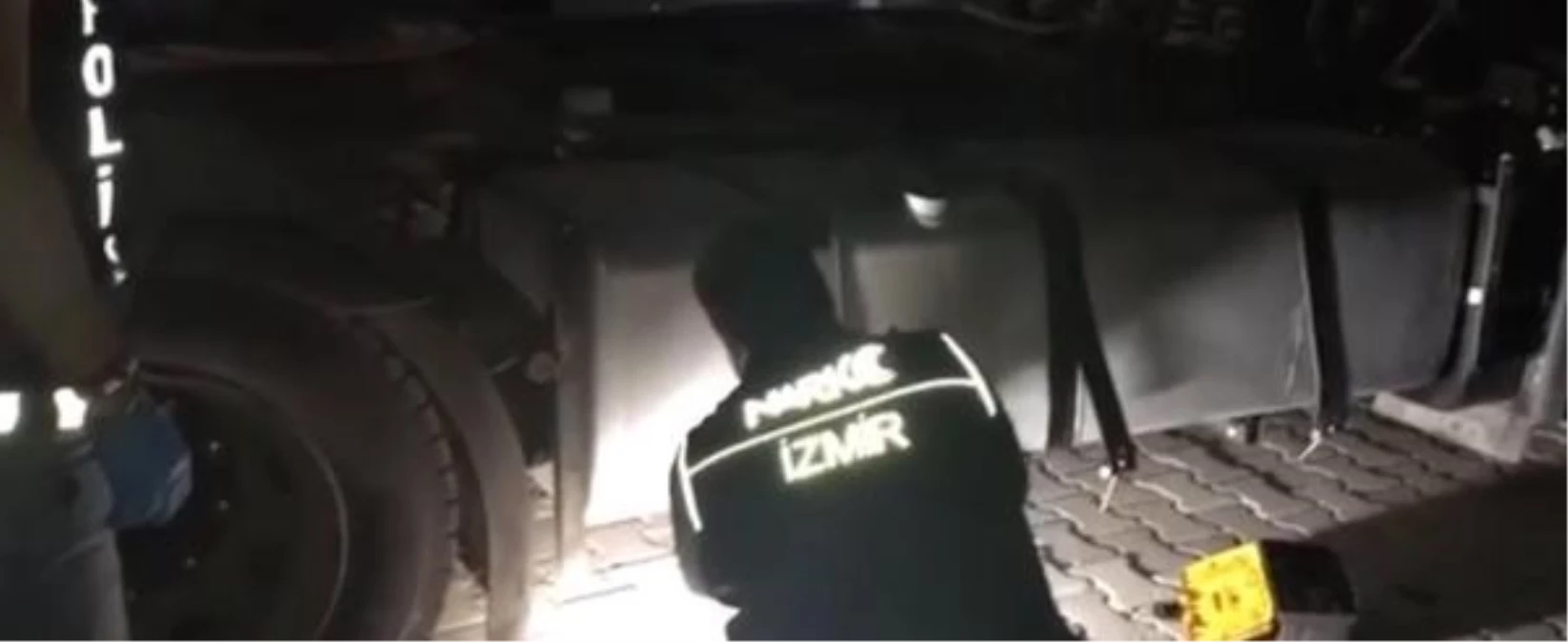 İzmir\'de TIR\'da 57 Kilo Skunk Esrarı Ele Geçirildi
