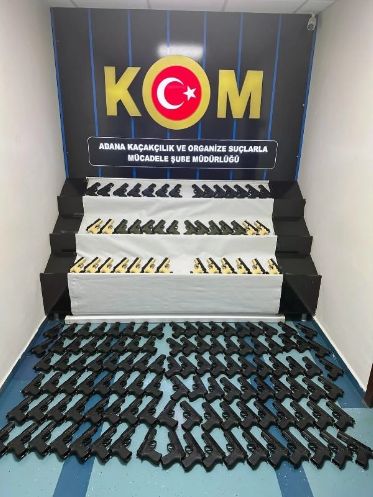 Adana\'da Kaçak Silah Üretimi Yapanlara Operasyon: 45 Tabanca Ele Geçirildi