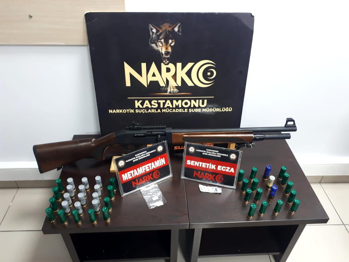 Kastamonu\'da Uyuşturucu ve Ruhsatsız Silah Operasyonu: 4 Gözaltı