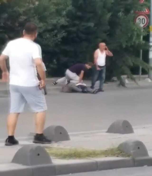 Kira anlaşmazlığından çıkan kavgada ev sahibini bıçaklayarak öldüren zanlı tutuklandı Kira anlaşmazlığından çıkan kavgada ev sahibini bıçaklayarak öldüren zanlı tutuklandı