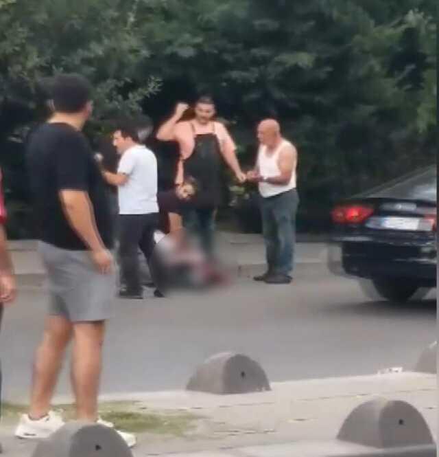 Kira anlaşmazlığından çıkan kavgada ev sahibini bıçaklayarak öldüren zanlı tutuklandı Kira anlaşmazlığından çıkan kavgada ev sahibini bıçaklayarak öldüren zanlı tutuklandı