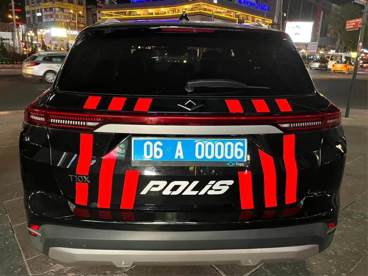 Türkiye\'nin ilk yerli otomobili Togg, polis aracı olarak görev yapıyor