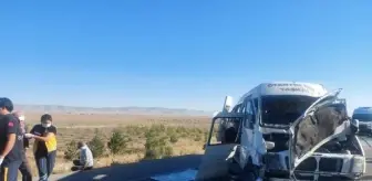 Karaman'da minibüs kazası: 1 ölü, 11 yaralı