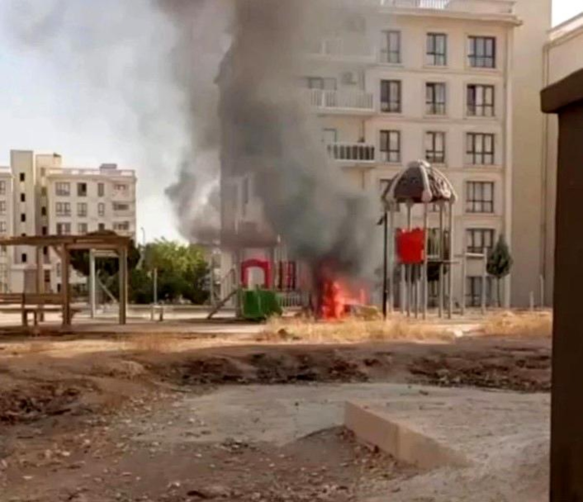 Mardin Nusaybin\'de Parkta Çıkan Yangın Söndürüldü