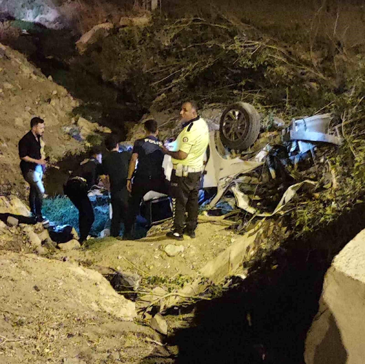 Hatay\'da otomobilin menfeze uçtuğu kazada sürücü hayatını kaybetti
