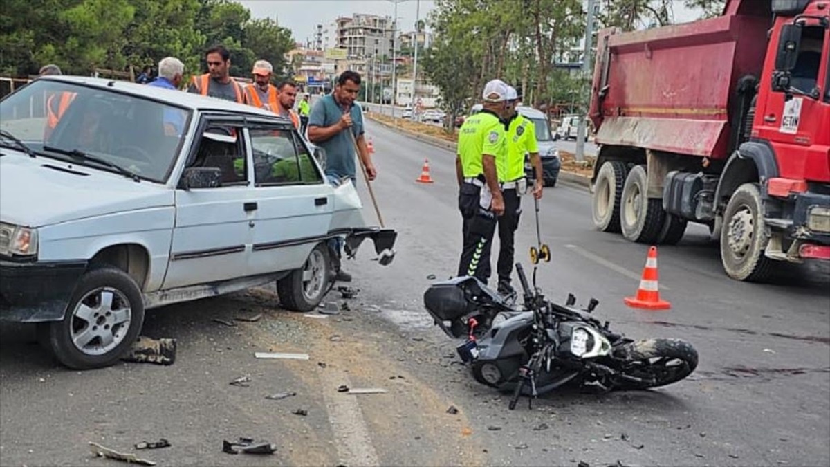Mersin\'de motosikletle otomobil çarpıştı: Rus sürücü ağır yaralandı