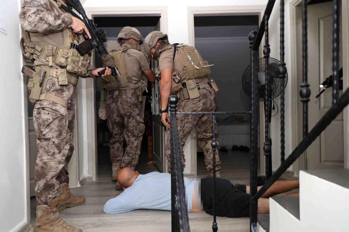 Mersin\'de PKK/KCK, FETÖ/PDY ve DEAŞ Operasyonu: 4 Gözaltı