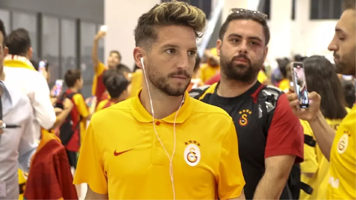 Katar\'dan gelen teklifi değerlendirmeye aldı! Galatasaray\'da tüm gözler Mertens\'e çevrildi