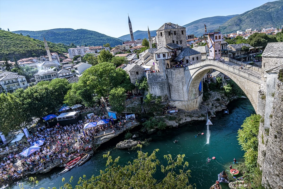 2023 Red Bull Cliff Diving Serisi\'nin 5. etabı Mostar Köprüsü\'nde gerçekleştirildi