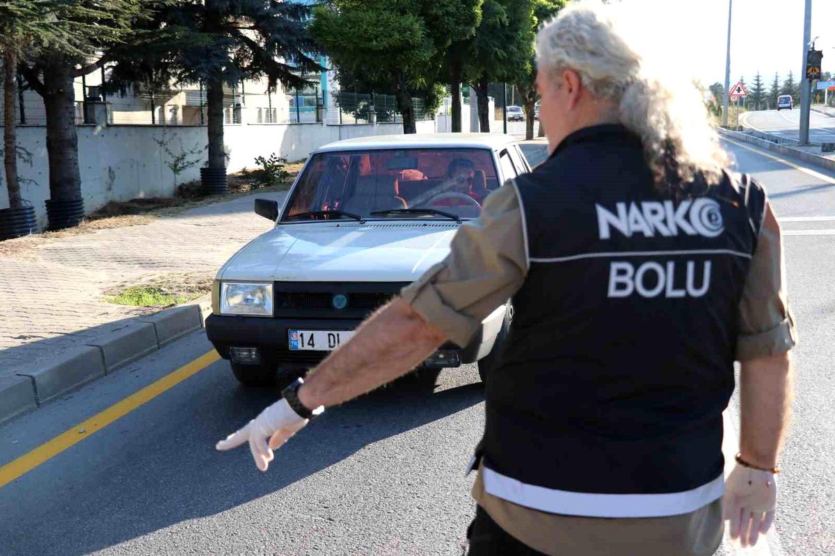 Bolu\'da Mudurnu-Bolu yolunda geniş çaplı narkotik denetimi yapıldı