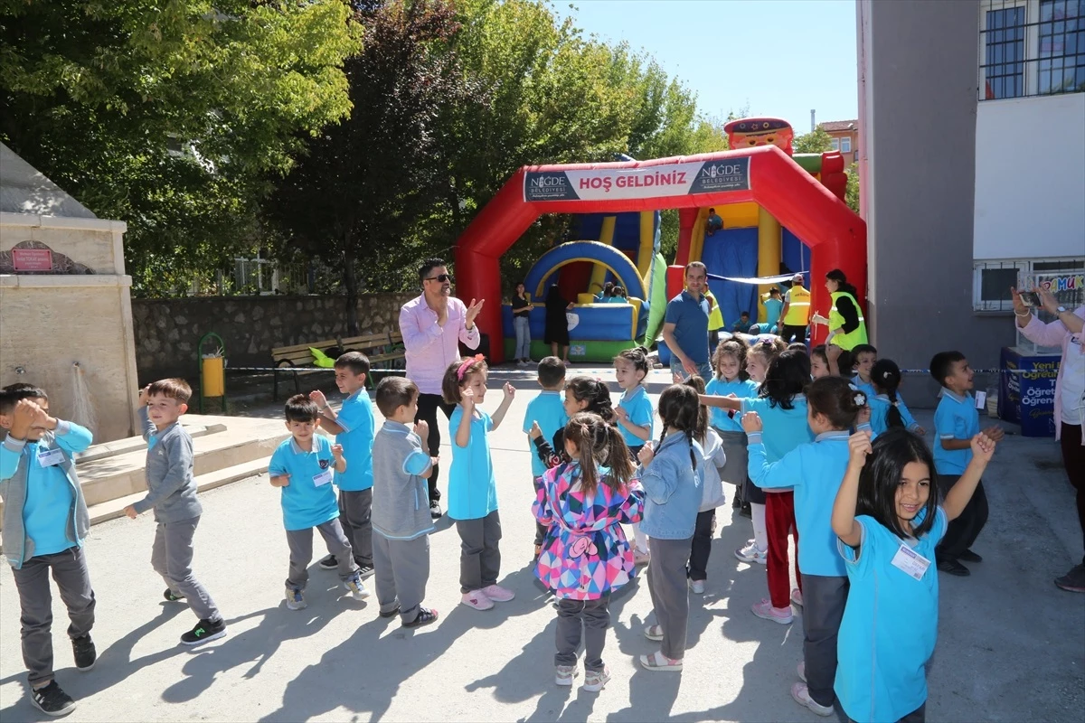 Niğde Belediyesi, İlkokula Yeni Başlayan Öğrencilere Renkli Etkinlikler Düzenliyor