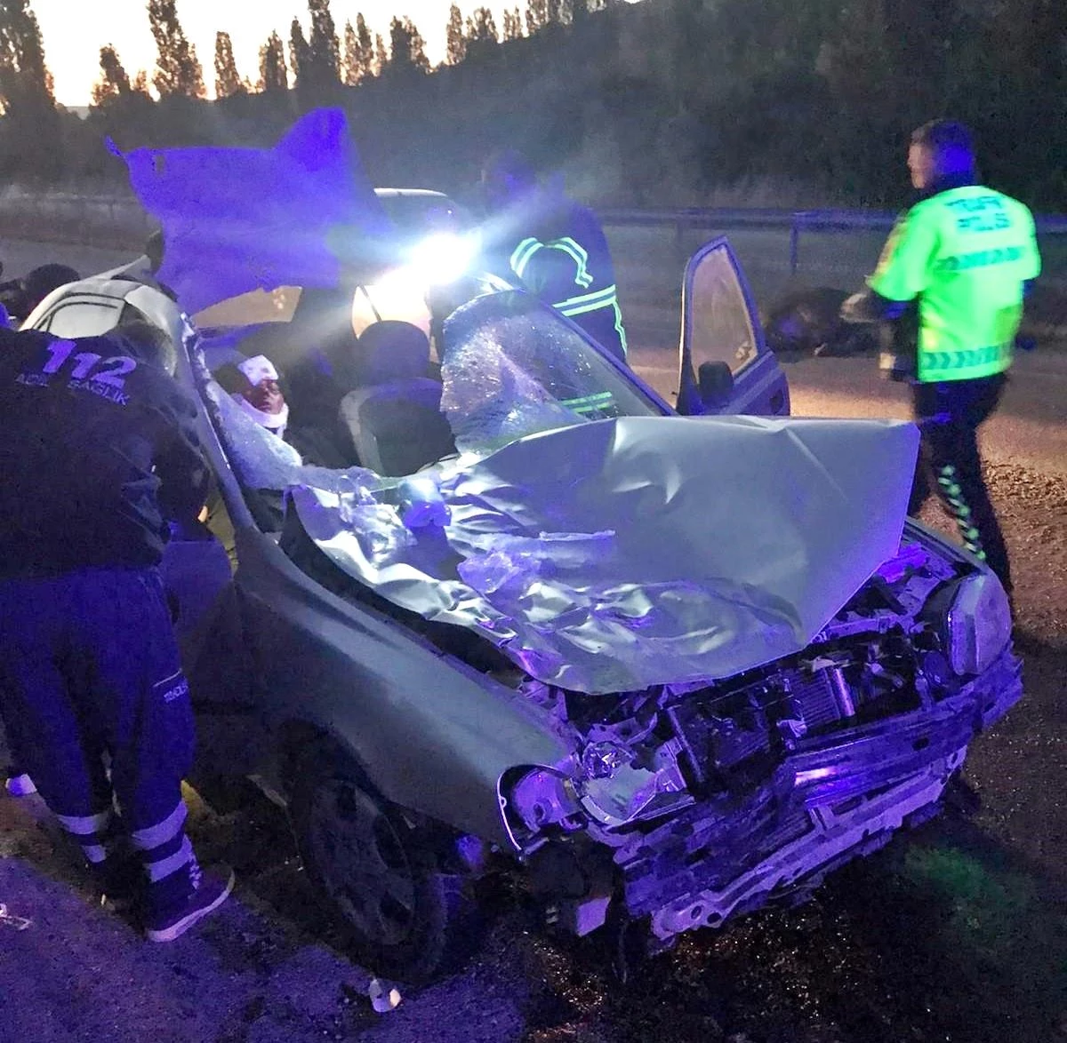 Çorum Sungurlu\'da Otomobil Kazası: 3 Büyükbaş Hayvan Telef Oldu, 2 Kişi Yaralandı