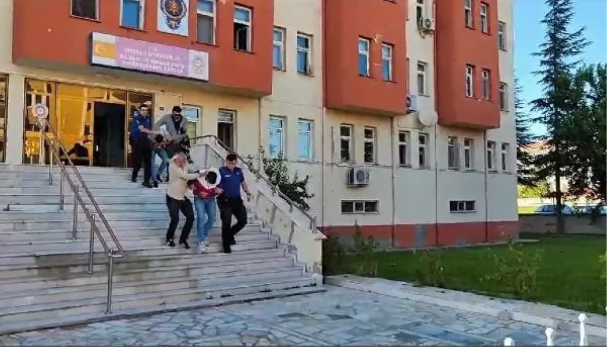 Tavşanlı'da Uyuşturucu Ticareti Yapan Kardeşler Tutuklandı