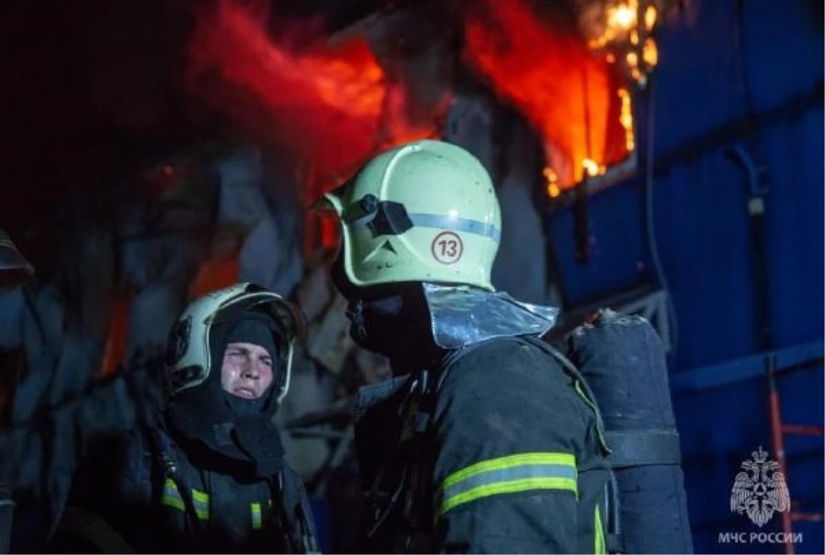 Rusya\'da Üretim Tesisi ve Depoda Yangın Çıktı