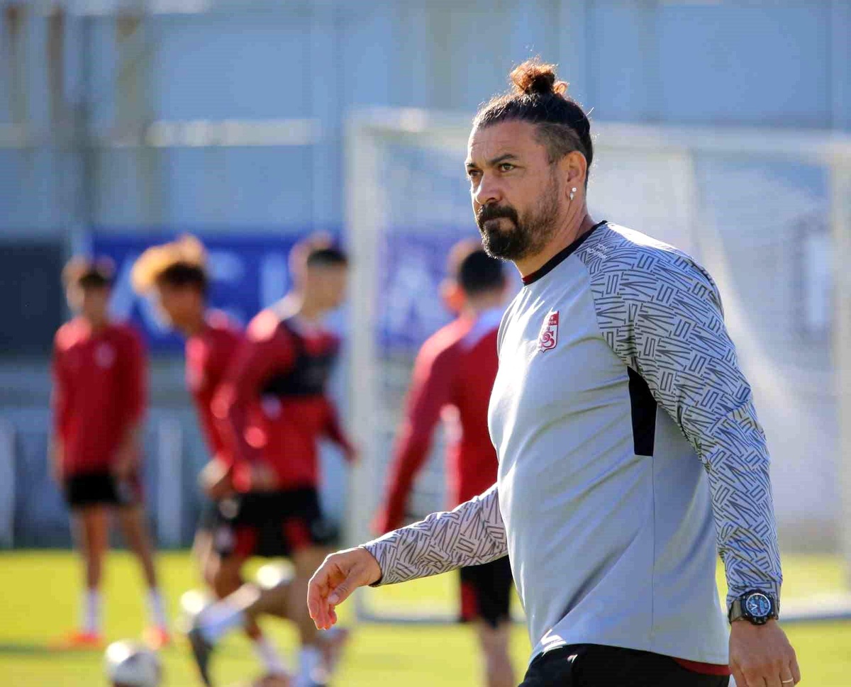 EY Sivasspor Teknik Direktörü Servet Çetin: \'Ankaragücü ile zor bir maç oynayacağız\'