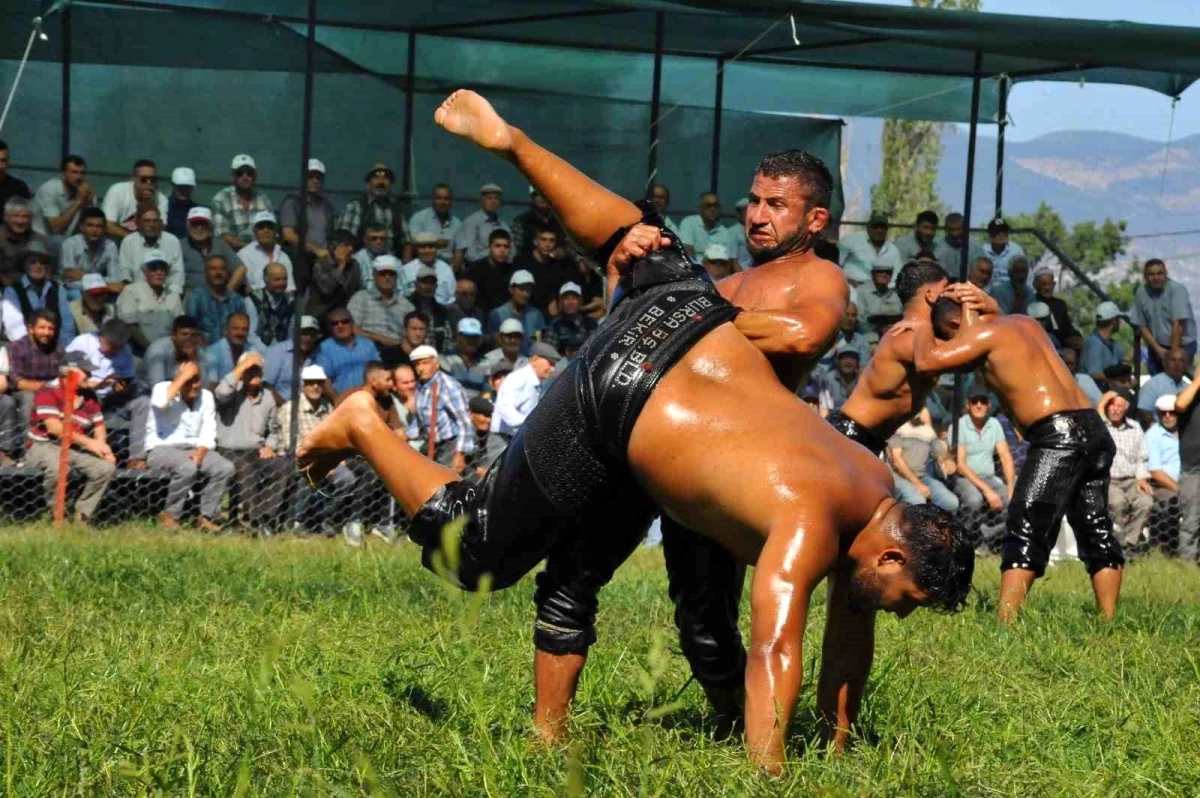 Balıkesir Sındırgı\'da Yağcıbedir Yağlı Güreşleri düzenlendi