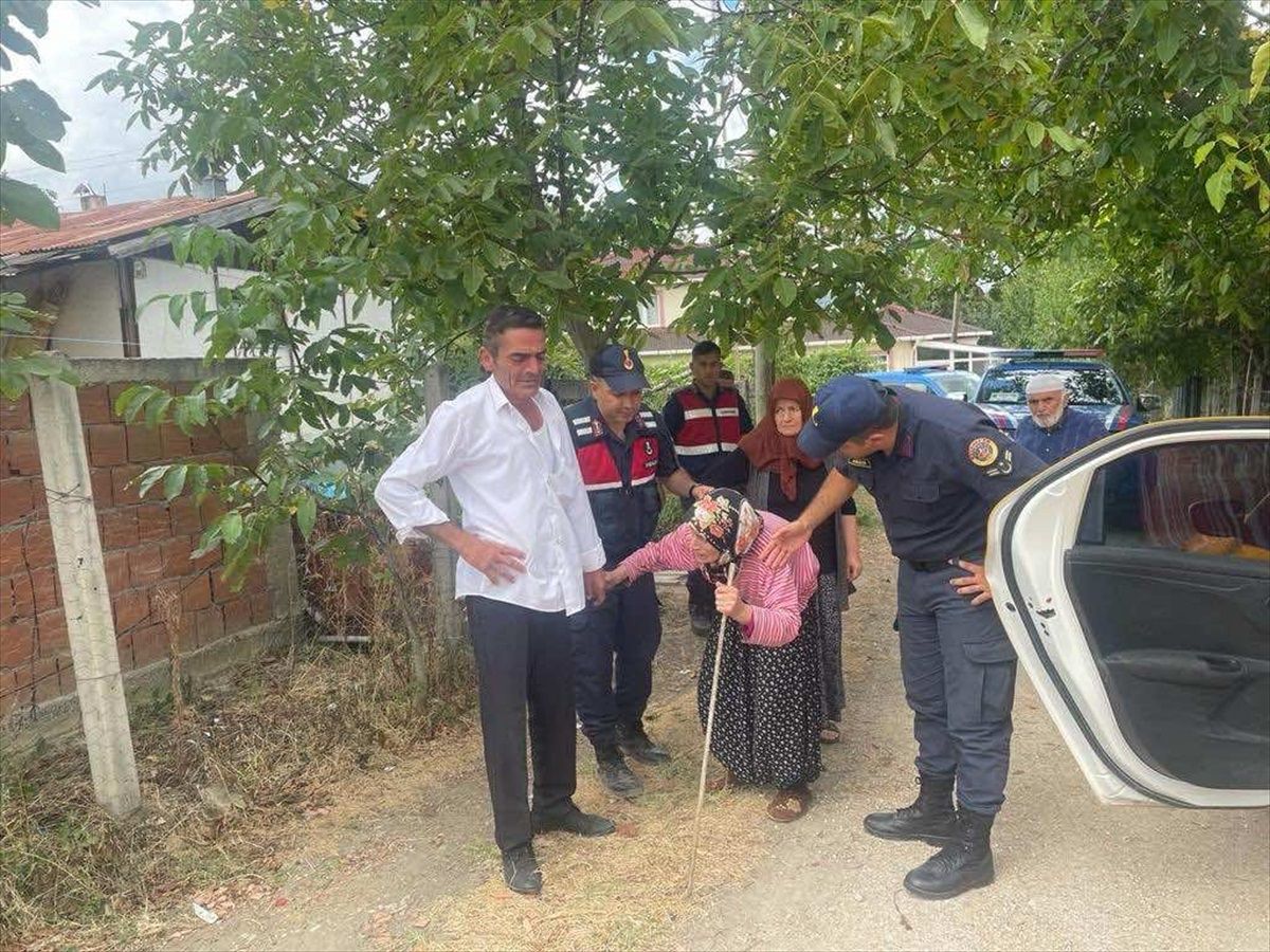 Sinop\'ta kaybolan Alzheimer hastası kadın jandarma ekiplerince bulundu