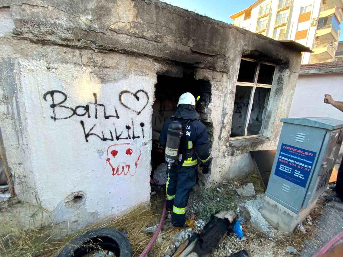 Serik\'te Geri Dönüşüm Malzemeleri Yangında Yok Oldu