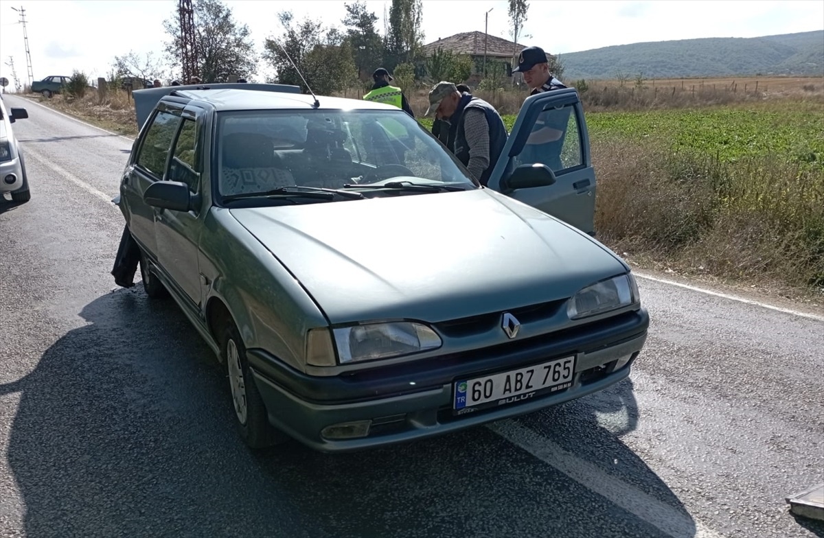 Tokat\'ta Otomobil Çarpışması: 3 Kişi Yaralandı