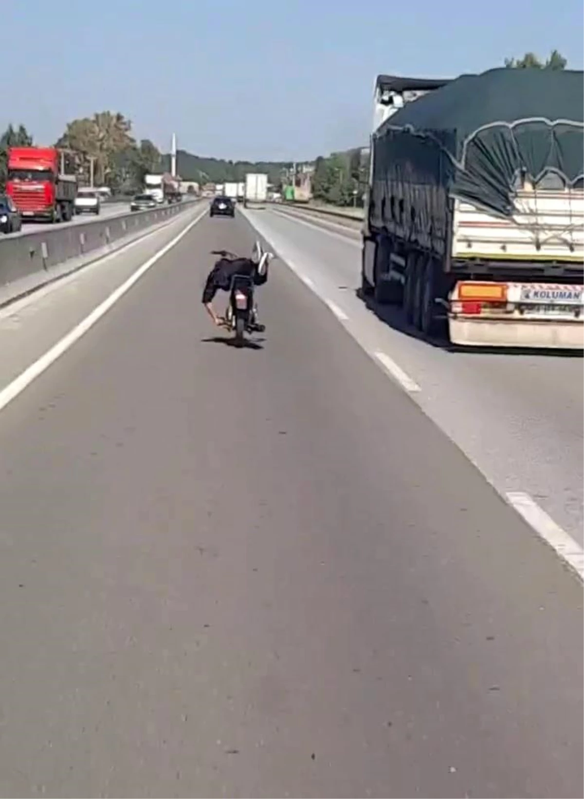 Sakarya\'da Tehlikeli Motosiklet Yolculuğu