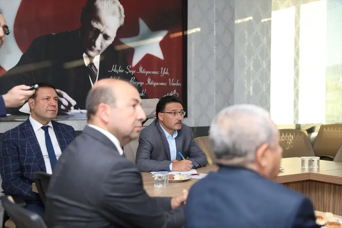 Vali Gökmen Çiçek, Aile ve Sosyal Hizmetler İl Müdürlüğünü ziyaret etti