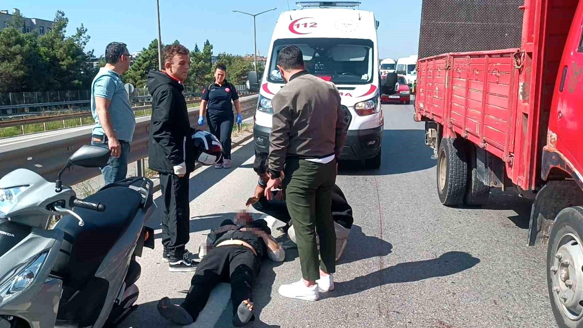 İzmit\'te Yeni Aldığı Motosikletle Kaza Yapan Sürücü Hastaneye Kaldırıldı