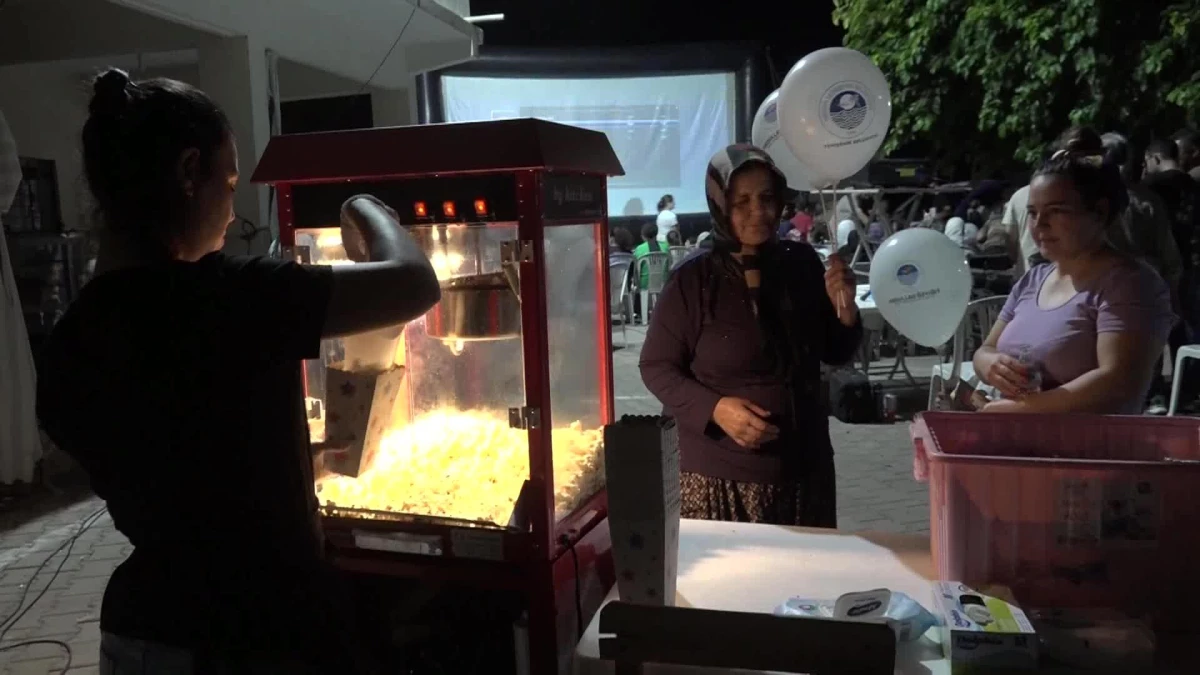 Mersin Yenişehir Belediyesi\'nden kırsal mahallelere açık hava sinema günleri