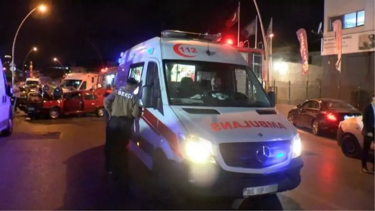 Zeytinburnu\'nda otomobil oksijen yüklü tankere çarptı