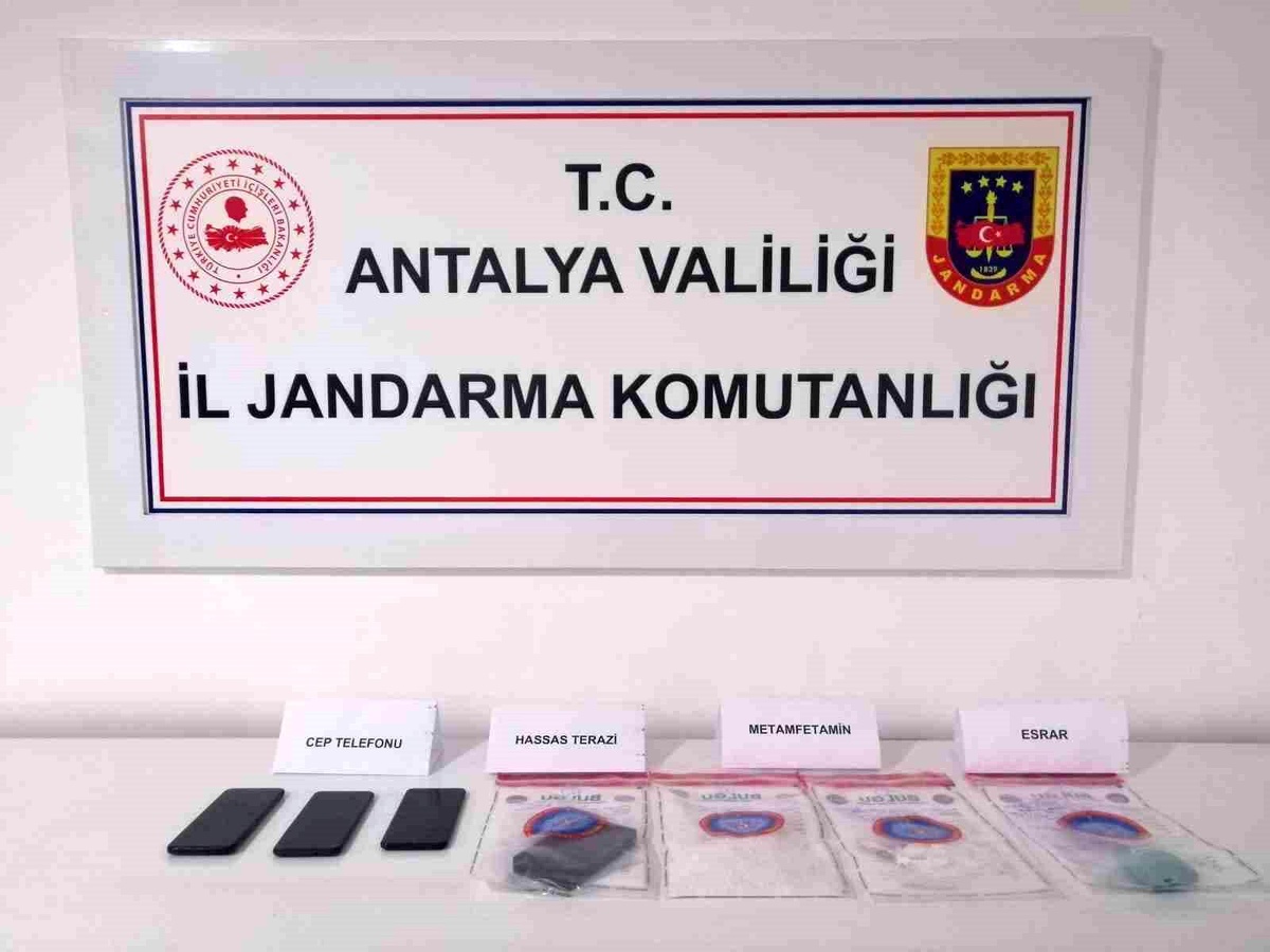 Alanya\'da Uyuşturucu Operasyonu: 650 Gram Metamfetamin ve 13 Gram Esrar Ele Geçirildi