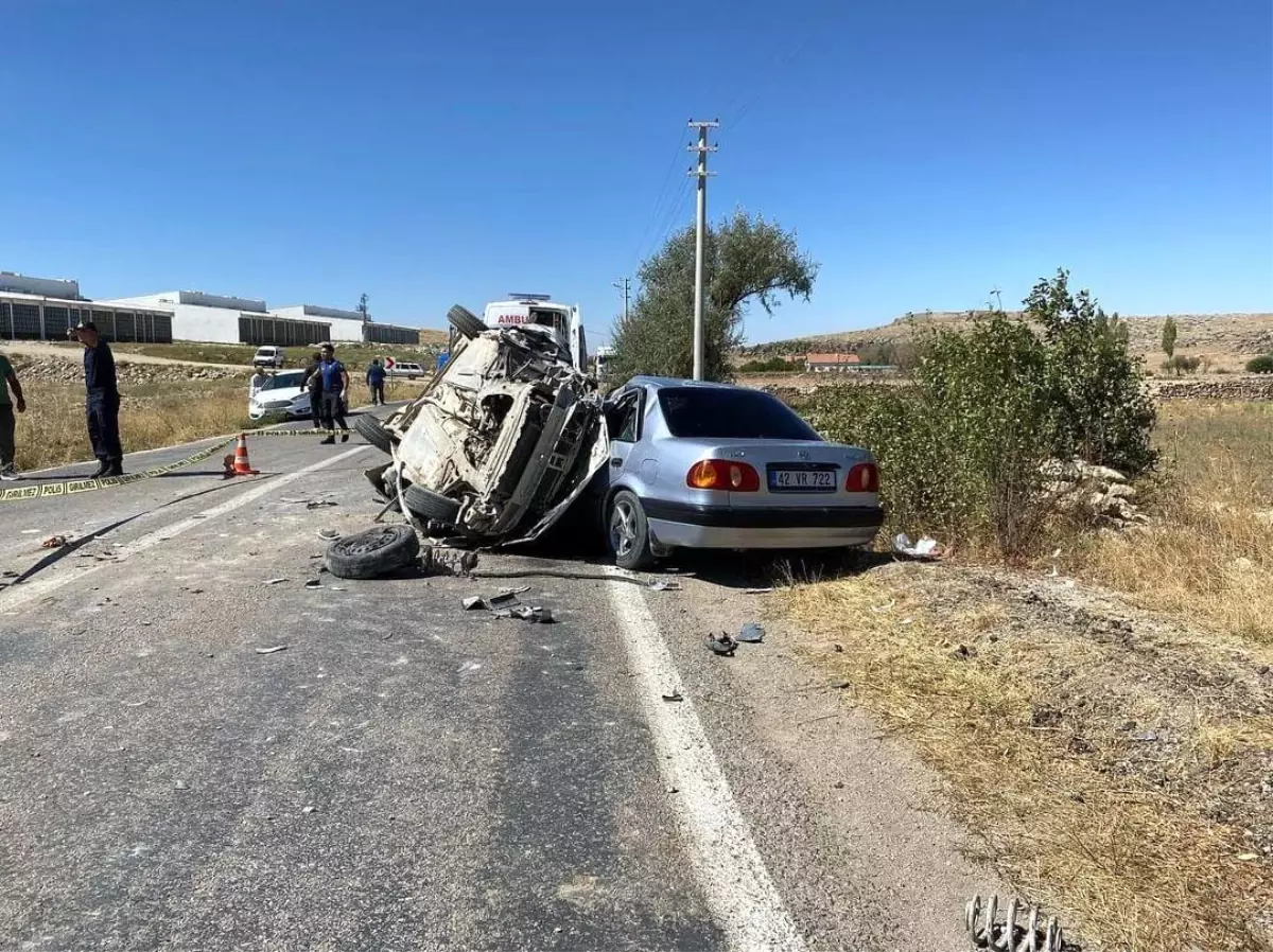 Aksaray\'da kafa kafaya çarpışan otomobillerde 3 ölü, 2 yaralı