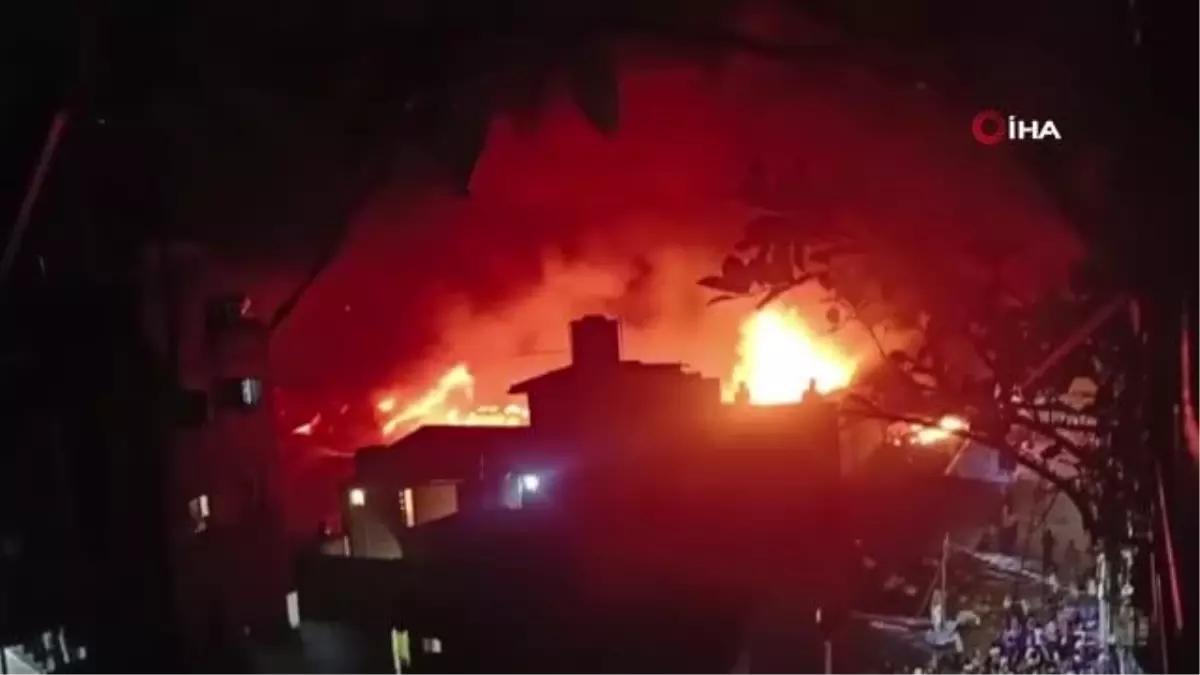 Bangladeş'te çarşıda yangın: Yüzlerce dükkan küle döndü