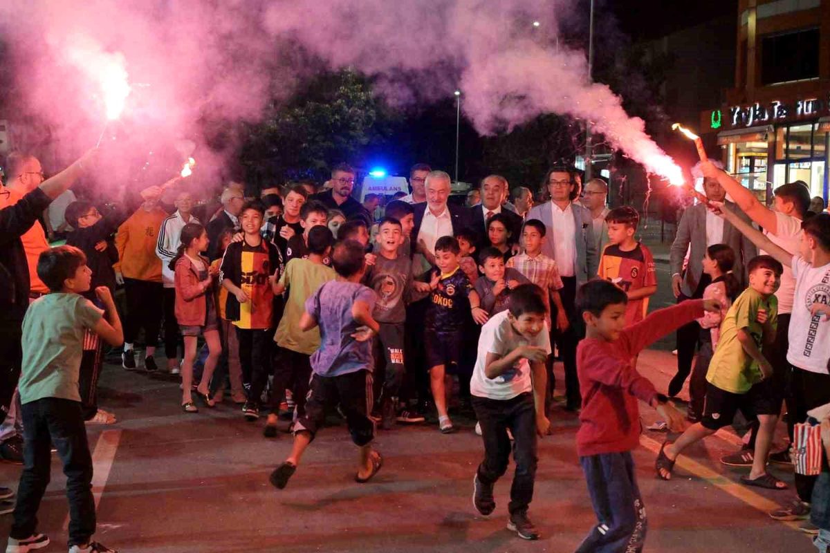 Başkan Başdeğirmen\'e mahalle ziyaretinde coşkulu karşılama