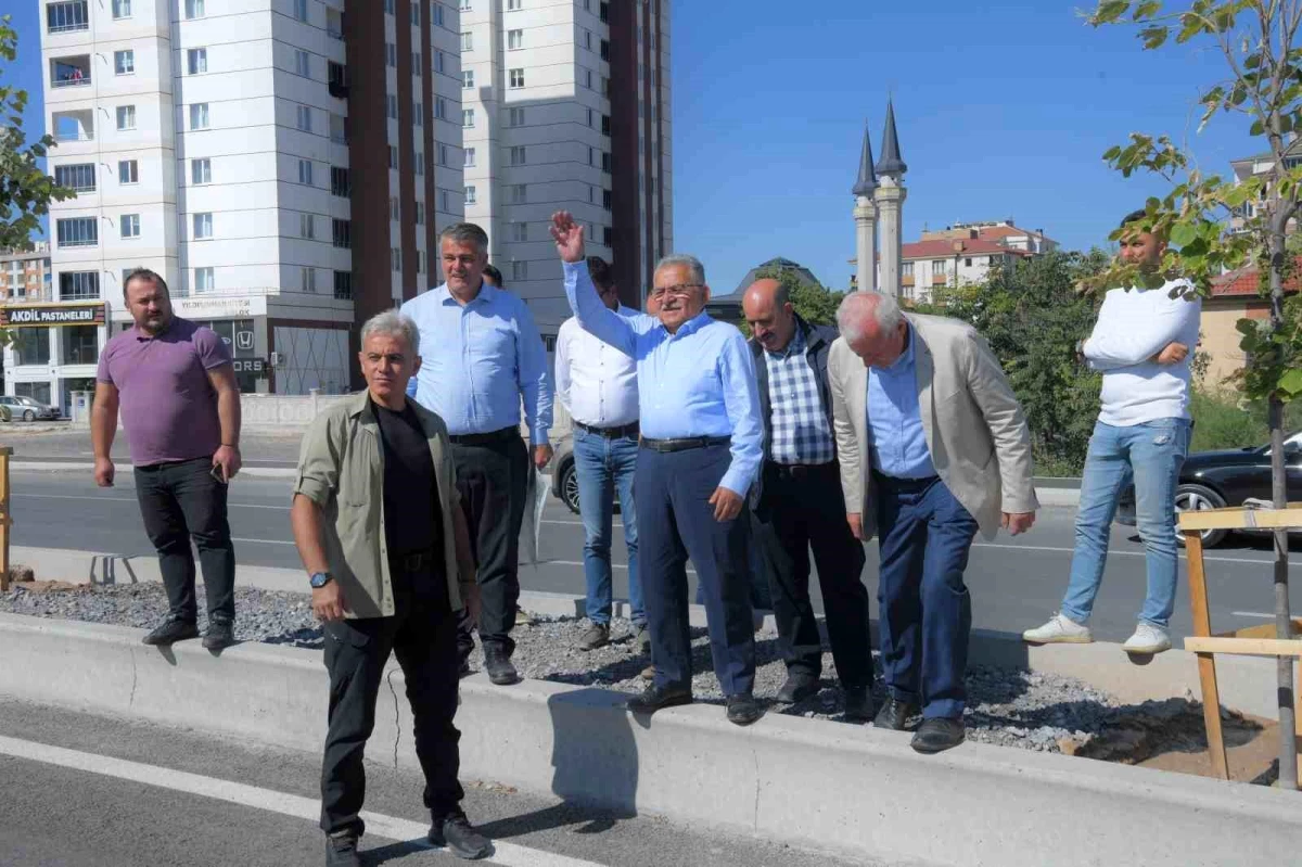 Kayseri Büyükşehir Belediyesi, Prof. Dr. Aykut Özdarendeli Bulvarı\'ndaki Yol Çalışmalarını İnceledi