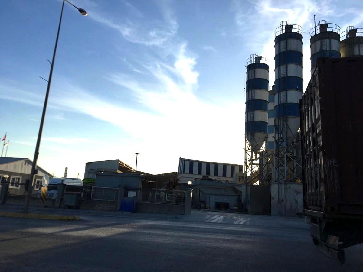 Kocaeli\'de Beton Santralinde İşçi Düştü
