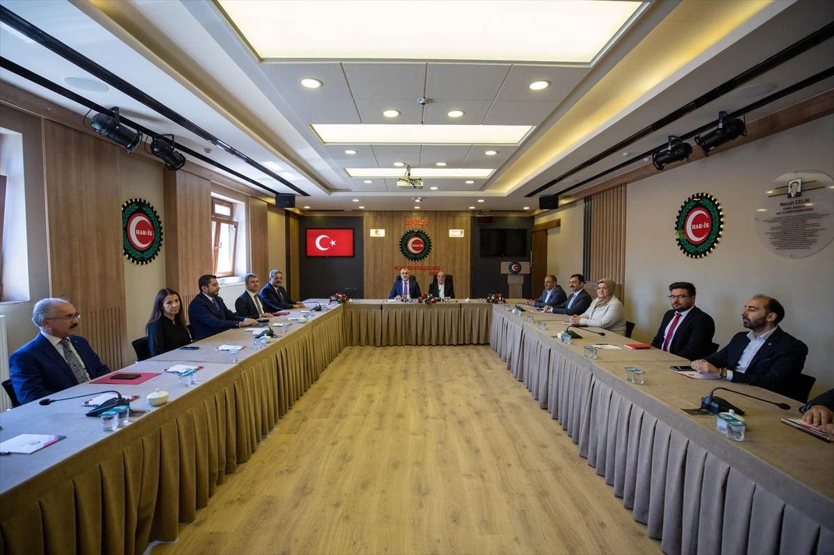 Çalışma ve Sosyal Güvenlik Bakanı HAK-İŞ Konfederasyonunu ziyaret etti