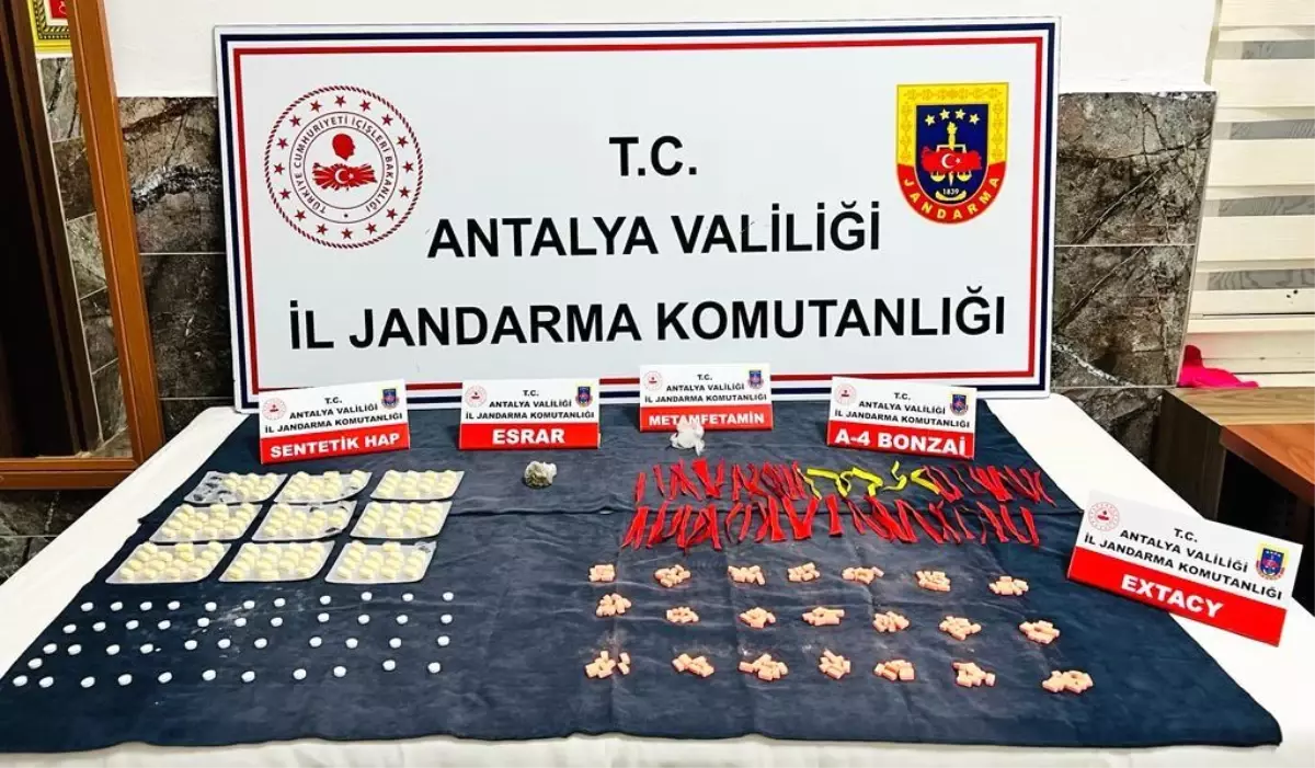 Antalya\'da Cezaevi Firarisi Yakalandı: 366 Adet Uyuşturucu Hap ve 50 Gram Metamfetamin Ele Geçirildi